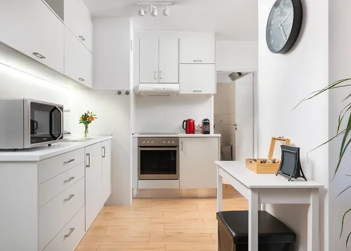 Elli Daire Rhodes City